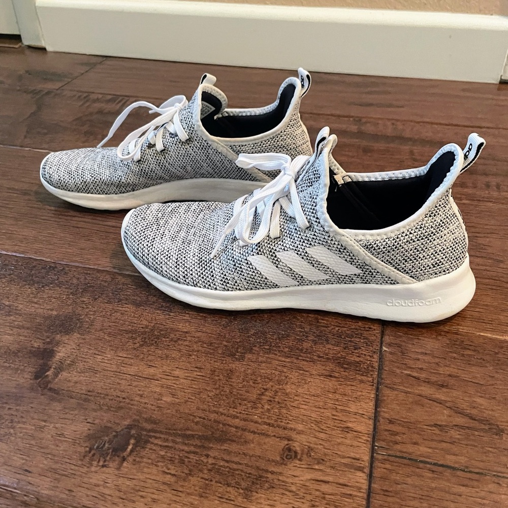 Adidas Women’s Knit Running Shoes, Size 8.5, Cloud foam Sneakers - Picture 3 of 6
